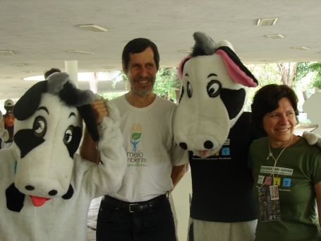 o secretário do verde e do meio ambiente de São Paulo, Eduardo Jorge, e a presidente da Sociedade Vegetariana Brasileira no lançamento da campanha